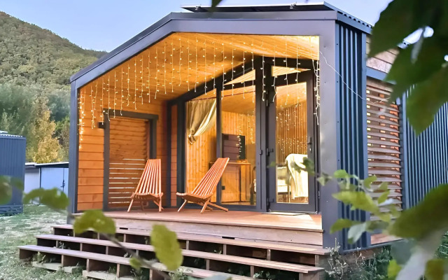 Частный дом Загородный комплекс на берегу реки с баней