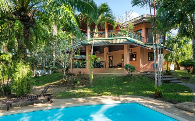 Big Pool with Terrace and Parking near Big Buddha Villa	