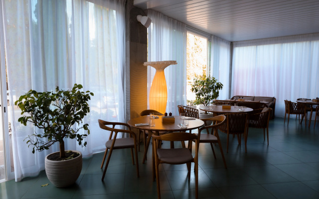 Lenina 217a S Basseynom Hotel