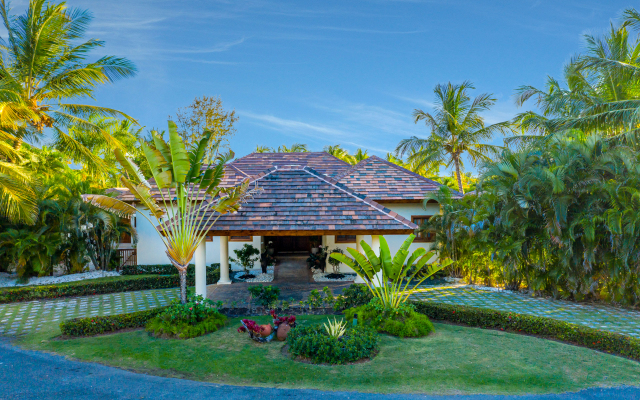Luxury & Stunning Villa in Cocotal with Pool Villa