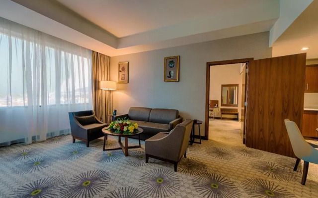 Отель Makkah Al Aziziah Suites