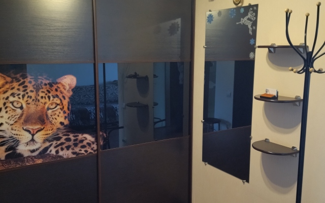 "Welcome Dobro Pozhalovat" Flat