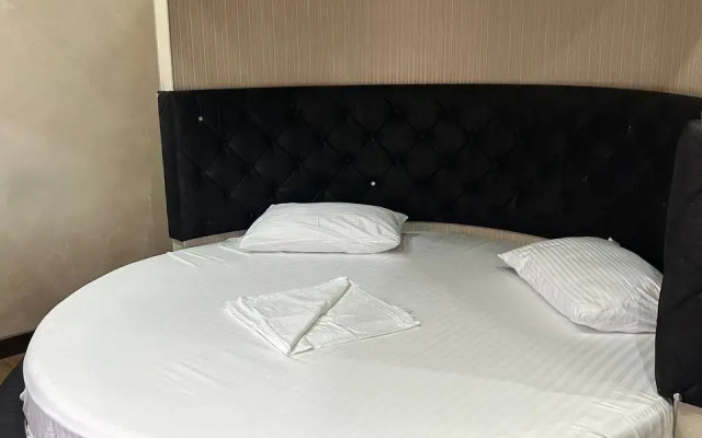 Отель Roma Yerevan & Tours