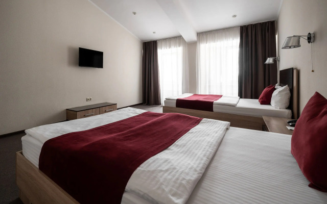 Maksim Hotel