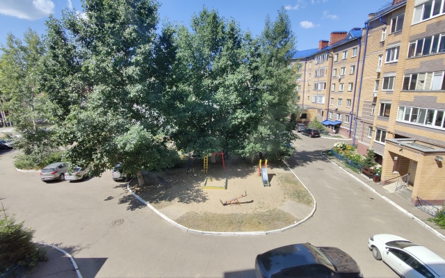 S Dvumya Spalnyami Apartments