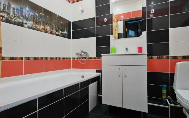 V Tsentre Goroda V Novom Dome Flat