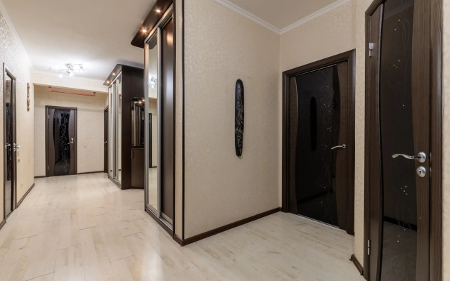 S 3 Spalnyami Na Moiseenko 5 - 8 Chelovek Apartments