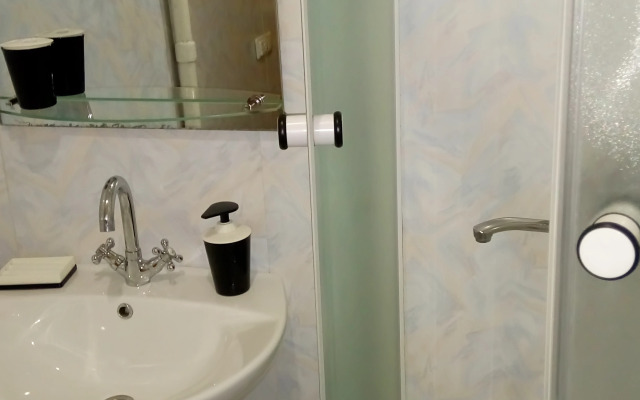 Dvukhkomnatnaya Ulitsa Ispanskikh Rabochikh 31 Flat