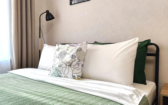 Uluchshennye Novy Lessner Apartments
