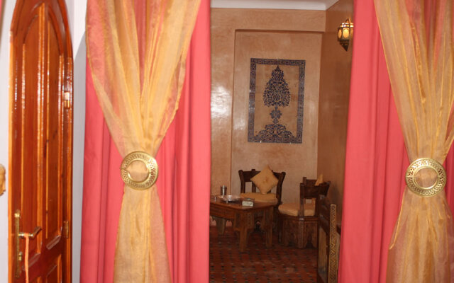 Отель Riad Darzouhour