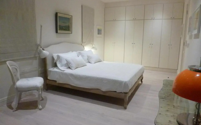 Mimi Beachfront Beau Vallon Villa