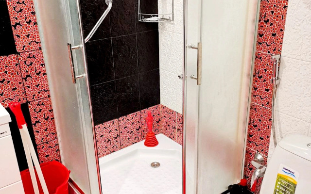 Shikarnaya Odnushka U Morya Flat