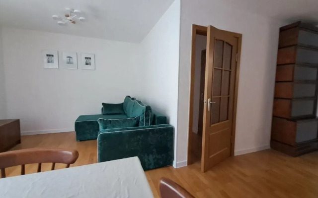 Na Chernitsynskom Proyezde, 8s1 Flat