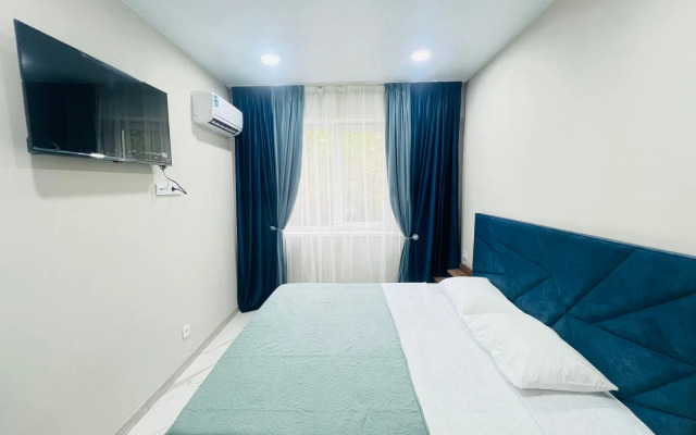 Tryokhmestnaya Studiya V Apart-Komplekse S Basseynom Apartment