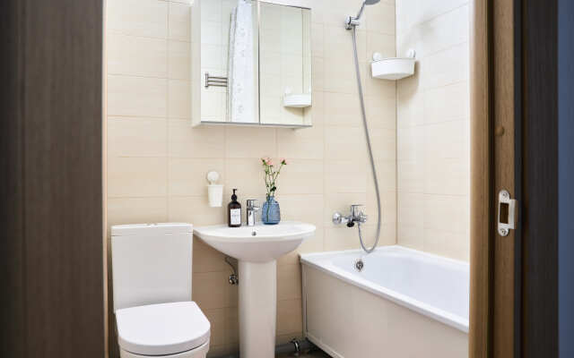v Centre Dvuh Parkovyh Zon Flat
