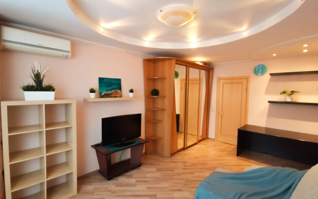 Na Verkhne Proletarskoy 35 Flat