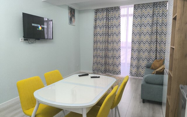 Uyutnye Apartamenty Vozle Parka Yntymak Flat