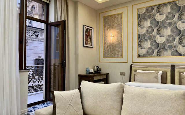Royal Mansion Hotel