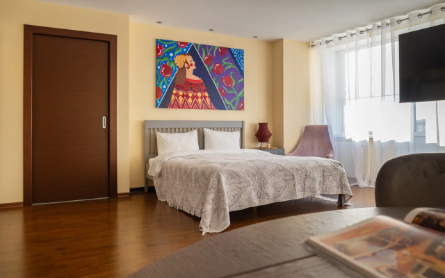 S Balkonom Na Novoslobodskoy Flat