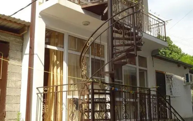 Dautiya Guest House