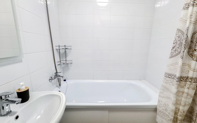 Квартира Вместительная у МРНЦ им. Цыба