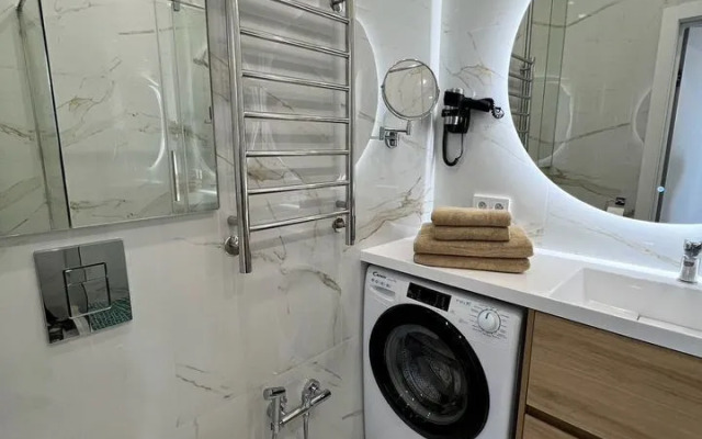 Апартаменты на Набережной 75к4(502.4)