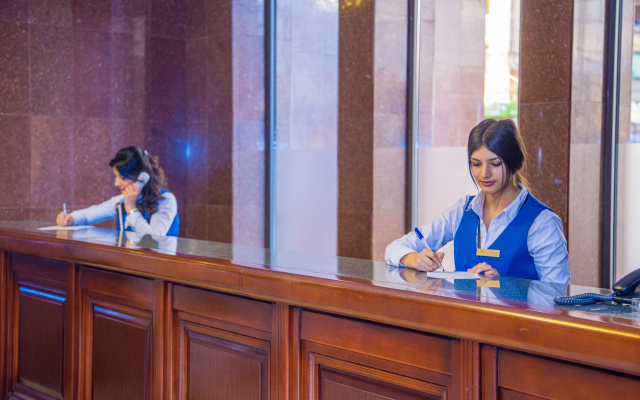 Ani Central Inn Hotel - Image 5