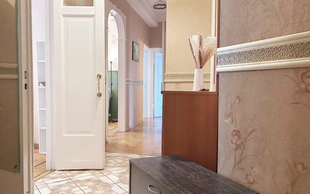 Chetyrekhkomnatnaya Natali Apart V Tsentre Moskvy Flat