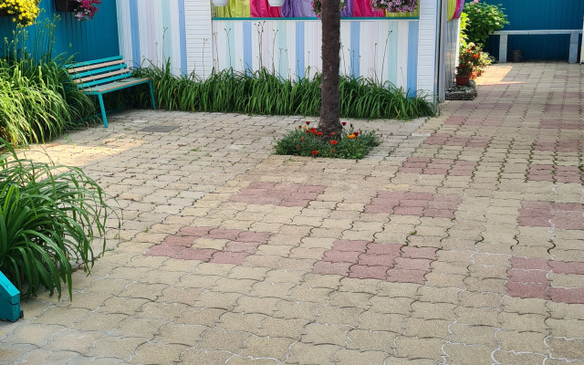 Uyut Loo Guest House