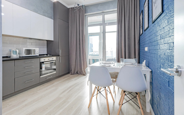 Avenue 5 Apartments