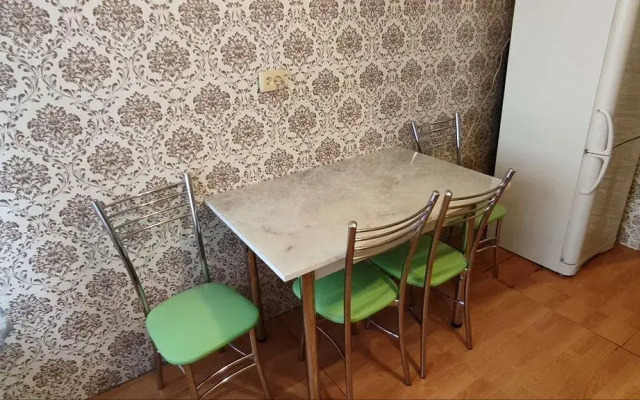 V Molodezhnom Kvartale, 1 Flat