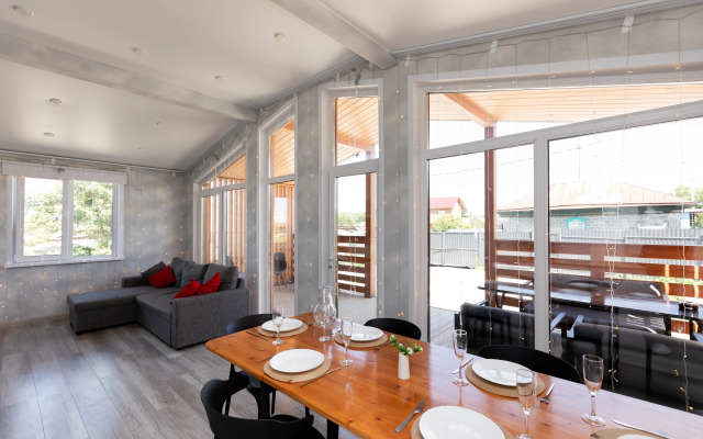 S Basseynom I Mangalom Dlya 8 Gostey Private house