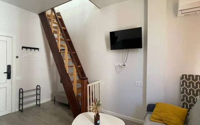 Stilnaya V 50 Metrakh Ot Morya Flat