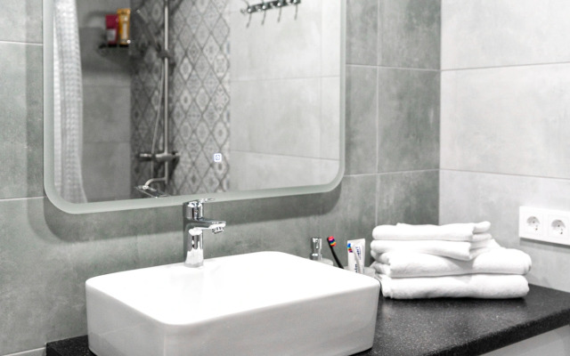 Апартаменты-студия Цветы 30 кв.м. с двуспальным диваном и панорамными окнами, с 3 по 6 этаж