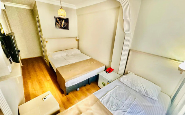 Crowned Exclusive Hotel