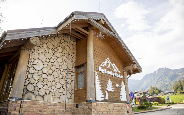 Big Family Chalet With Jacuzzi Guest House