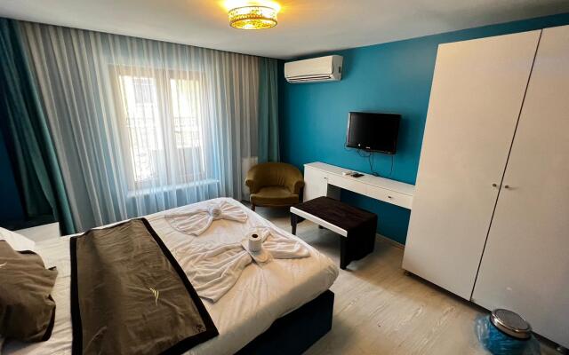 Отель Moon Blue