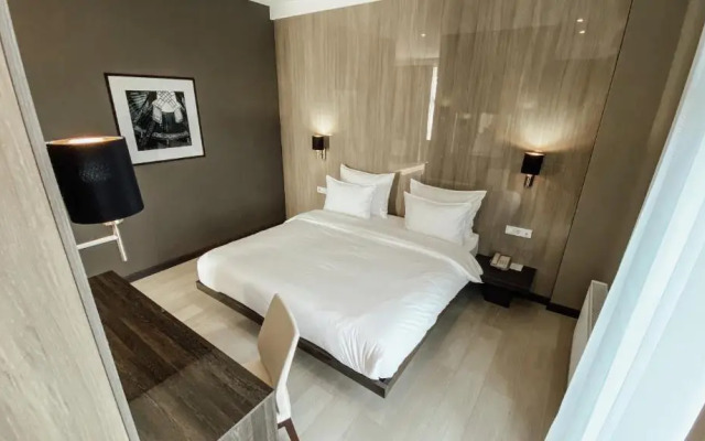 Resident City Hotel