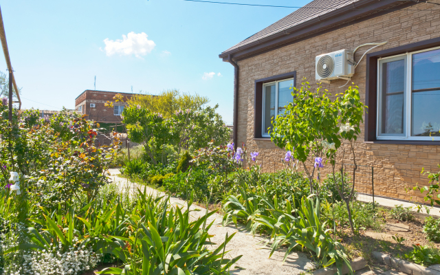 Lenivyij Delfin Guest house