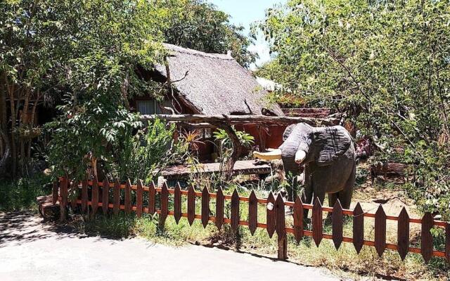 Хостел Elephant Trail Guesthouse and Backpackers