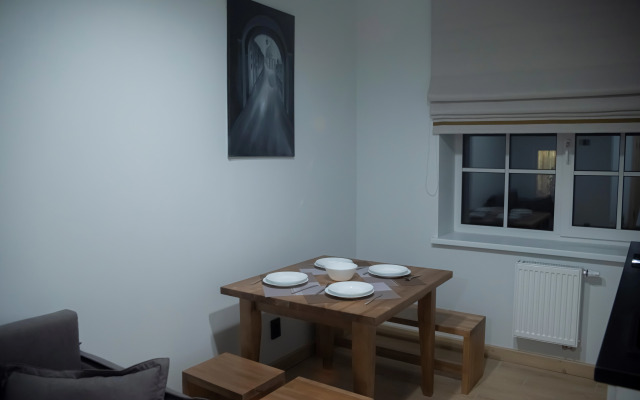7 Apartments
