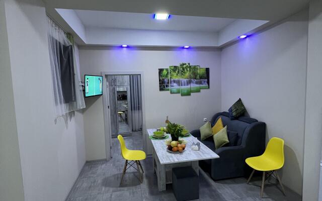 Comfort With Green Refreshing Interior Apartments