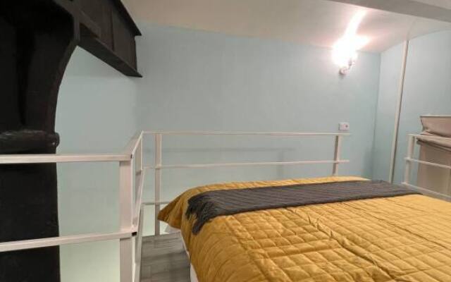 Dvukhurovnevaya studio Bright Yellow na Elektrozavodskoy