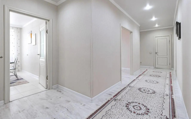 Prostornaya S Kruglosutochnym Zaezdom Apartments