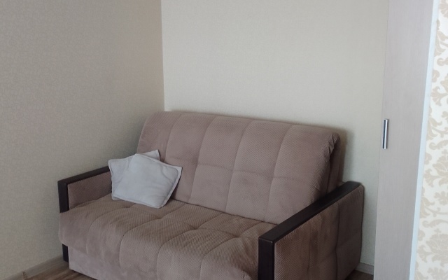 Solnechnaya Kvartira S Vidom Na Reku Flat