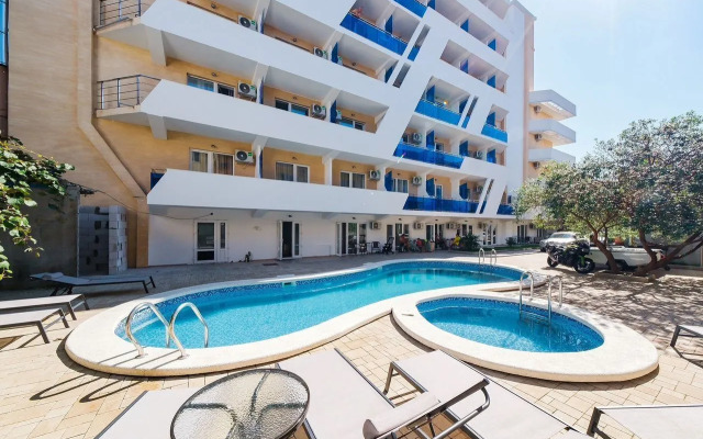 Na Ulitse 8 Marta 10 Apartments