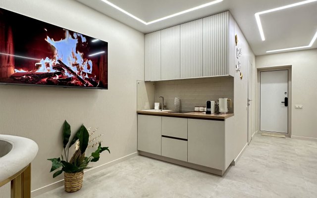 Vyshe Vsekh Flat