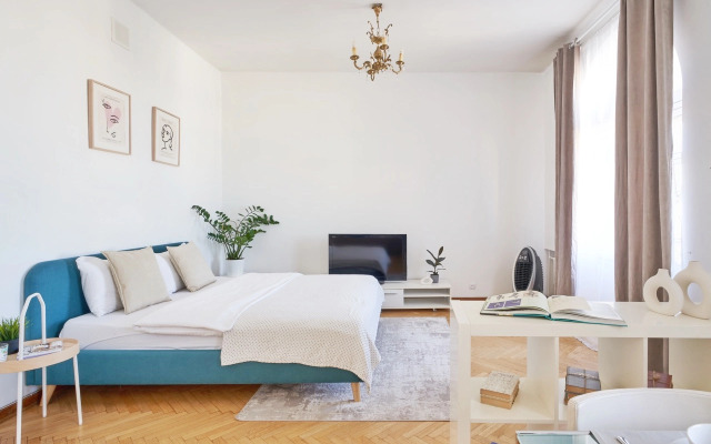 White Na Tverskoy 15 Apartments