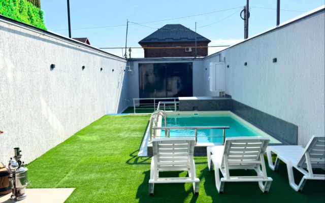 Гостевой дом Дом с бассейном на берегу