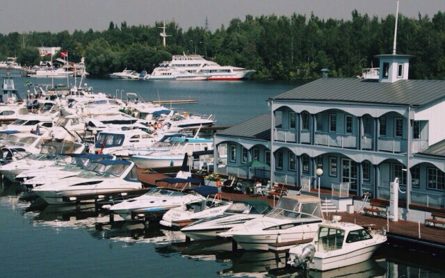 Mini-hotel in the Spartak Yacht Club